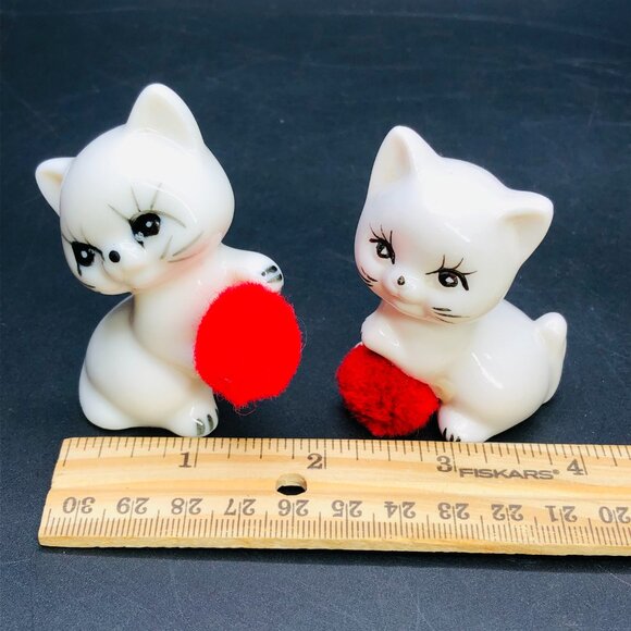 Vintage 80s Kitsch White Cat Figurine Set: Bone China Kitties with Red Pompoms - Picture 8 of 10